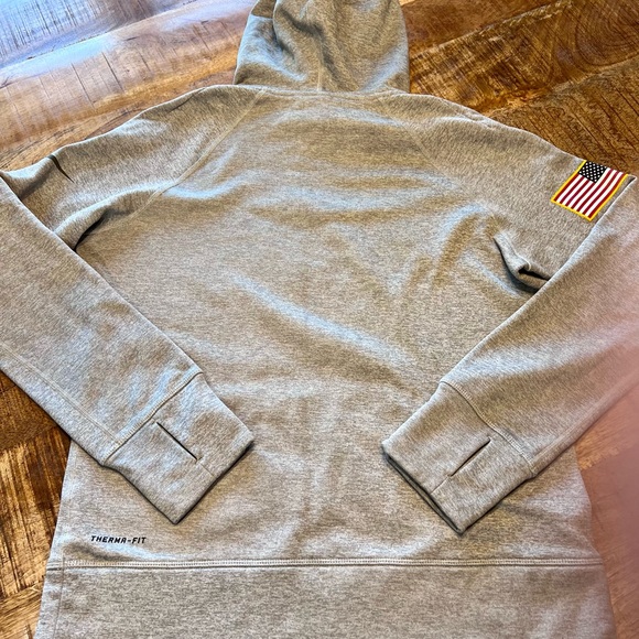 🏈 Packers Hoodie: Salute to Service Performance Pullover (Basicly Brand New) - Picture 7 of 7